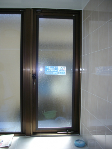 【春日部不動院野店】浴室の窓を防犯ガラスに入替えです！